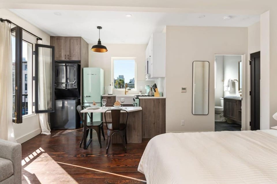 Artifact Inn - Escape in Vibrant Studio Top Spots House in San Diego