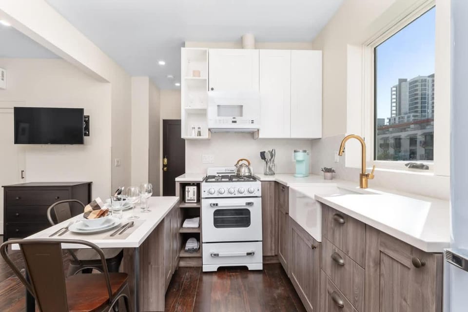 Artifact Inn - Modern Historic Studio Top Location Apartment in San Diego