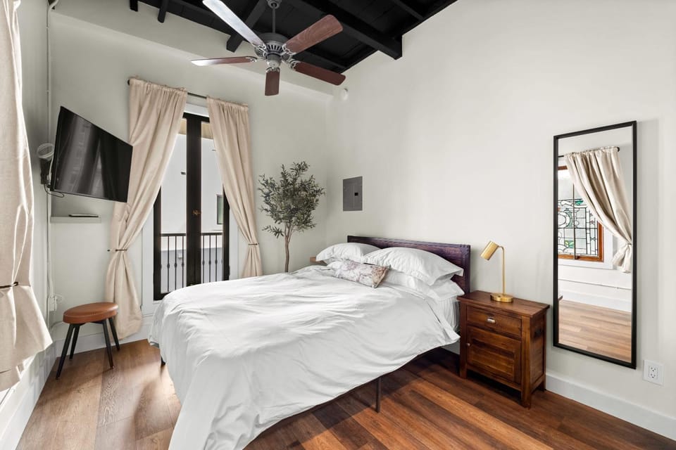 Artifact Inn - Discover Cozy Studio Walk Score 99 House in San Diego