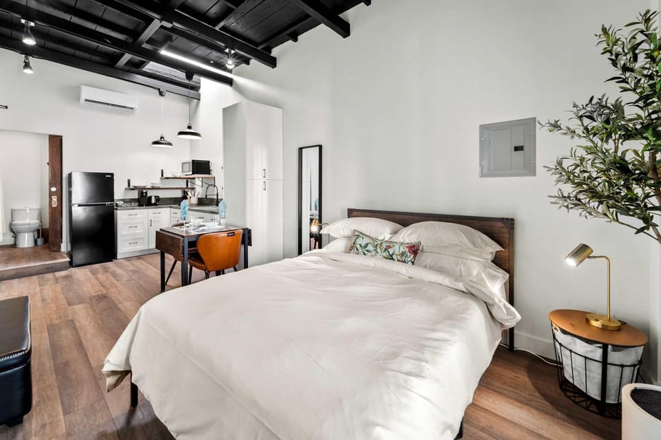 Artifact Inn Elegant Suite Close to Gaslamp Apartment in San Diego