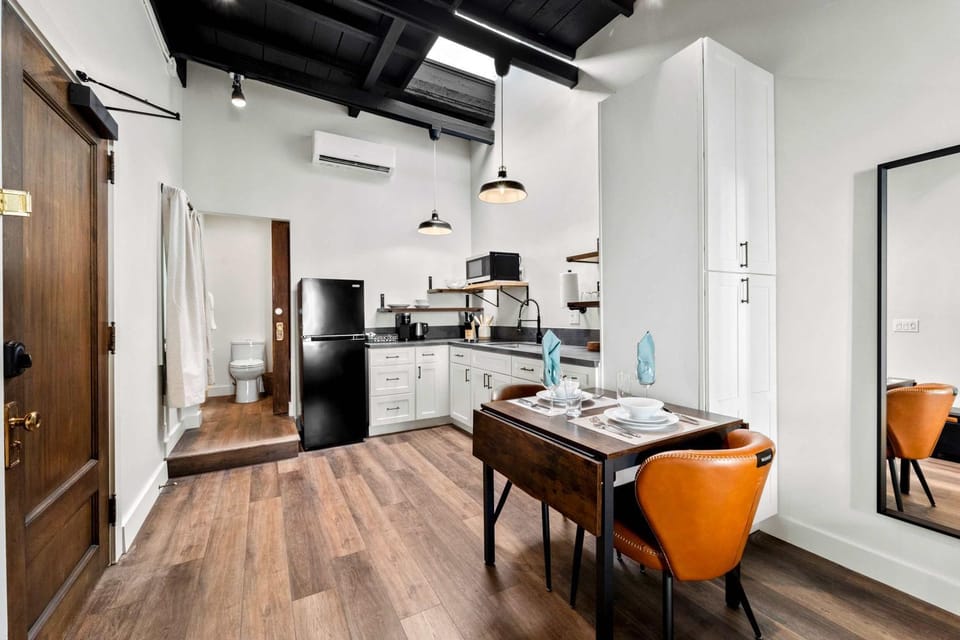 Artifact Inn Elegant Suite Close to Gaslamp Apartment in San Diego