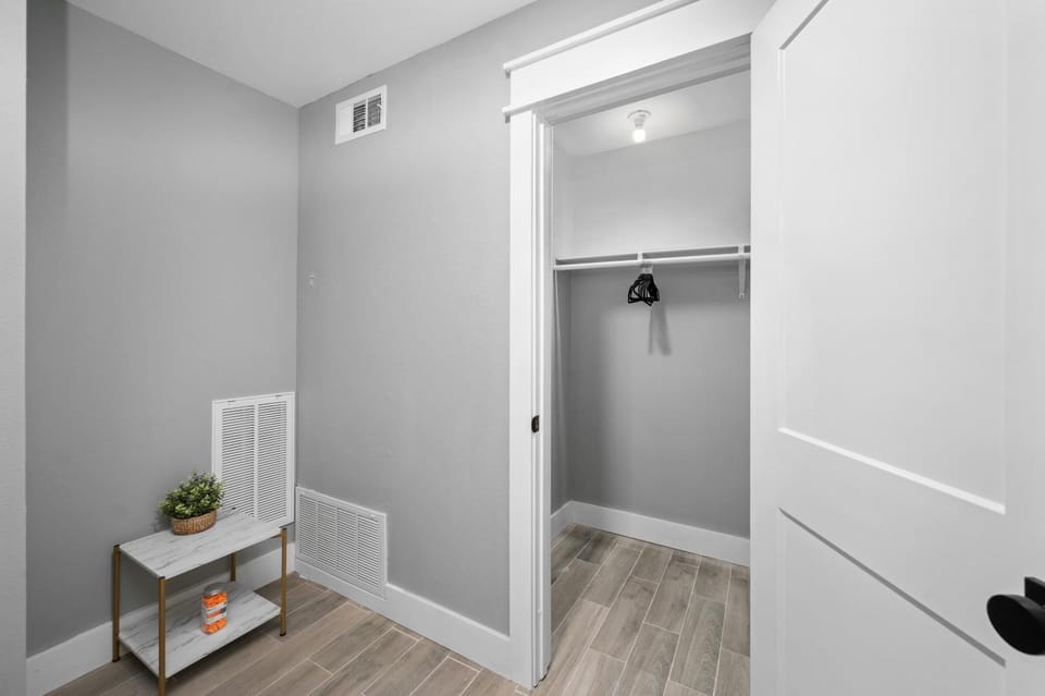 Welcoming 2BR Apartment with Pool and Free parking Apartment in Harris County