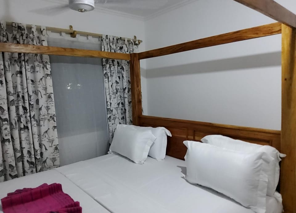 THE DELUXE ROOM AT-lewisville villa House in Kilifi, Kenya