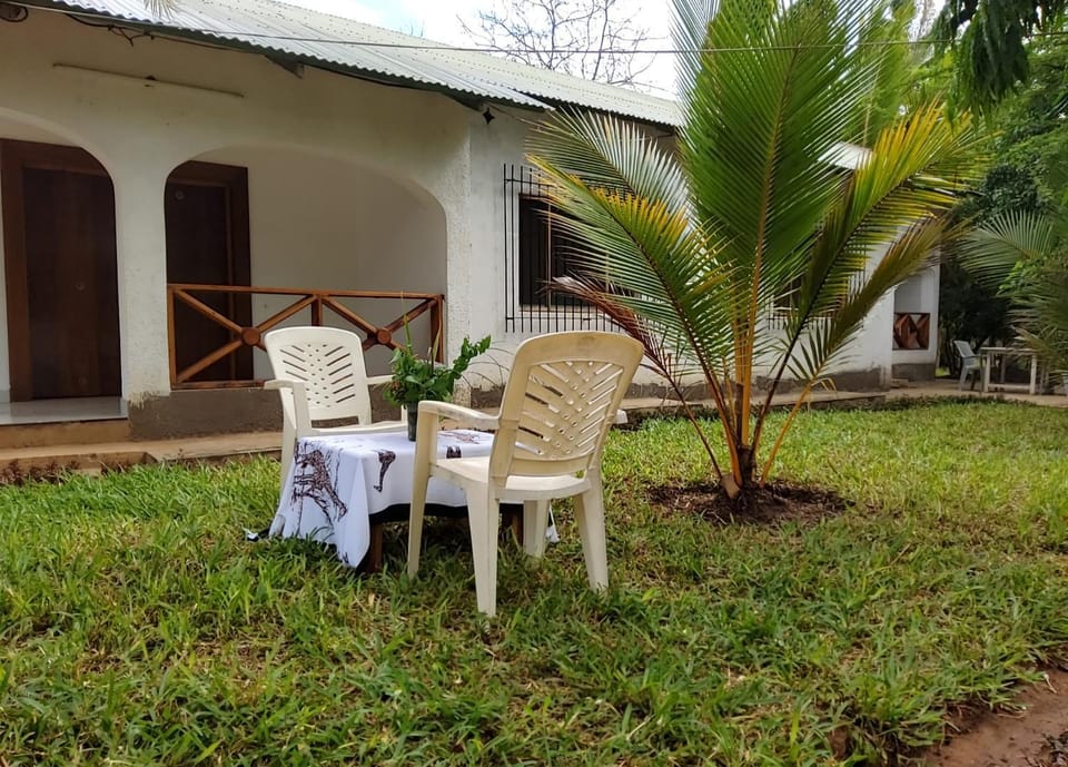 THE DELUXE ROOM AT-lewisville villa House in Kilifi, Kenya
