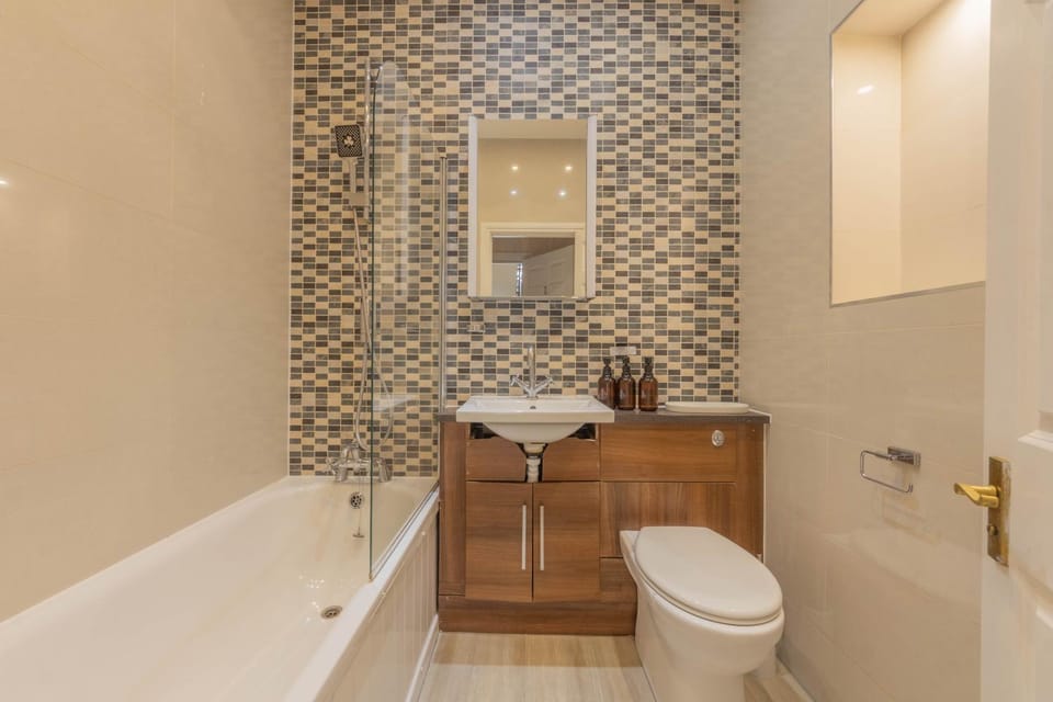 Upper Berkeley Residences Apartment in City of Westminster