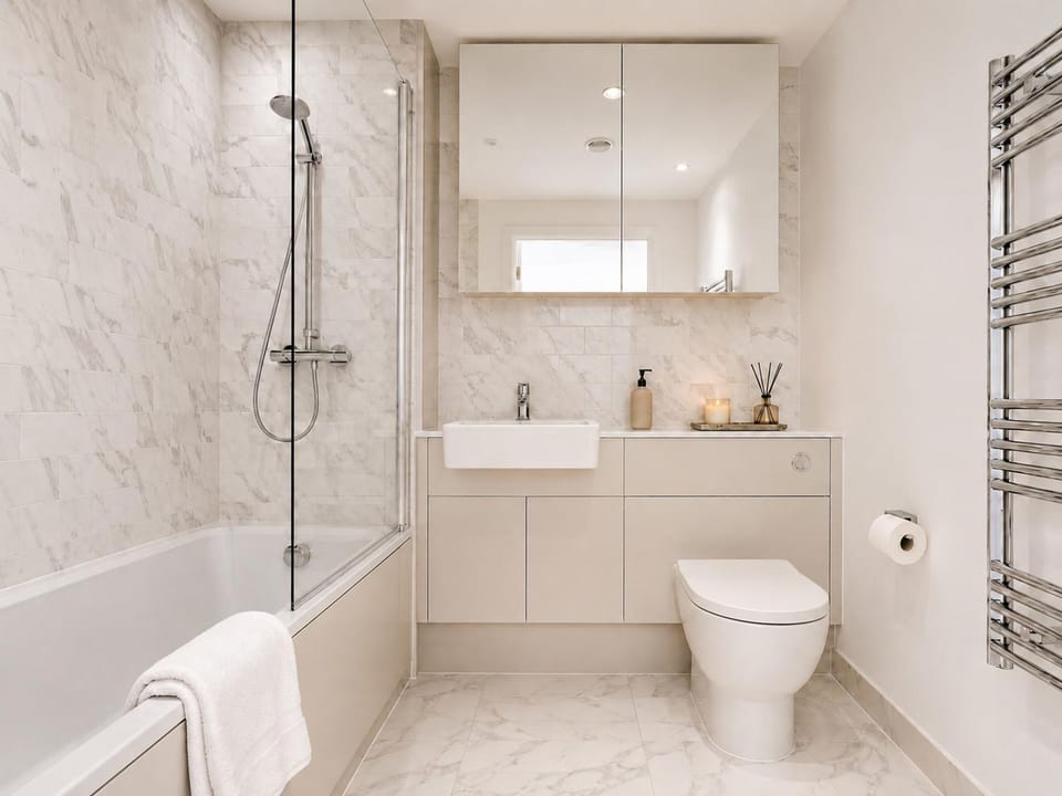City Centre Designer Stay 2 Bed 2 Bath with Balcony Apartment in London Borough of Southwark
