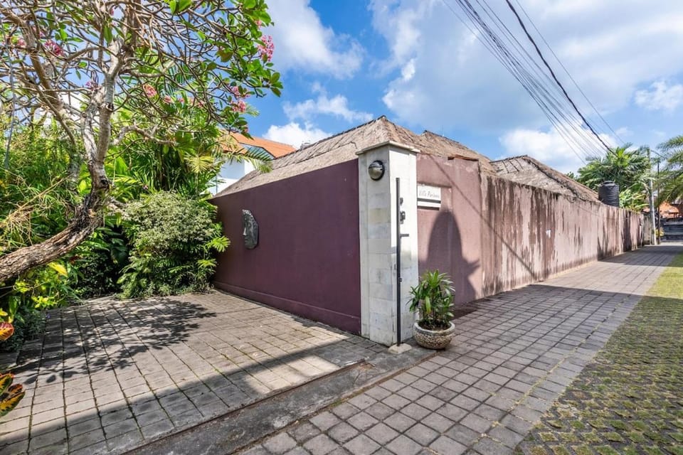 Tropical 4-BR with Private Pool In Canggu- Bali Villa in North Kuta
