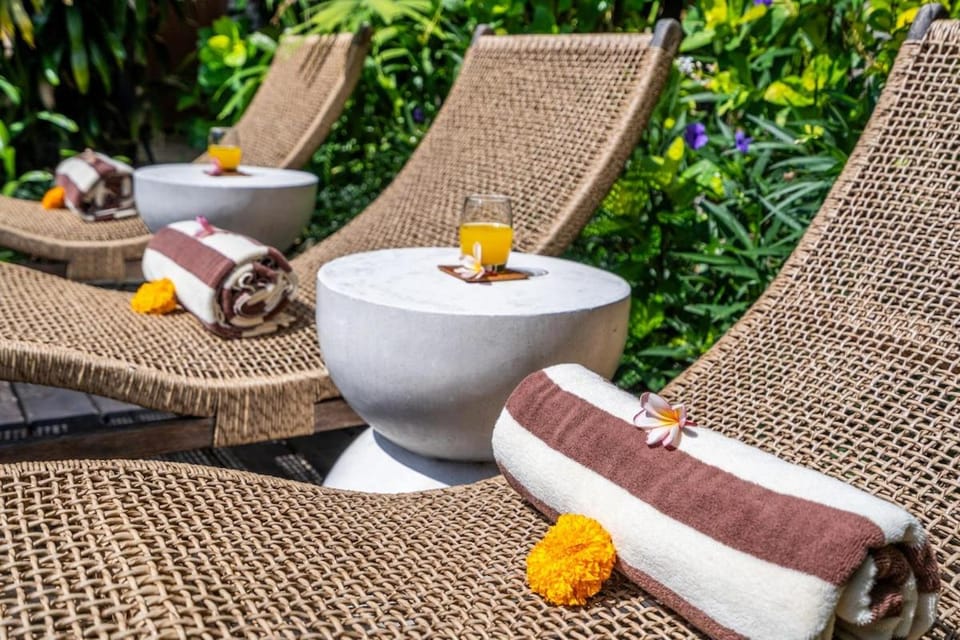 Tropical 4-BR with Private Pool In Canggu- Bali Villa in North Kuta