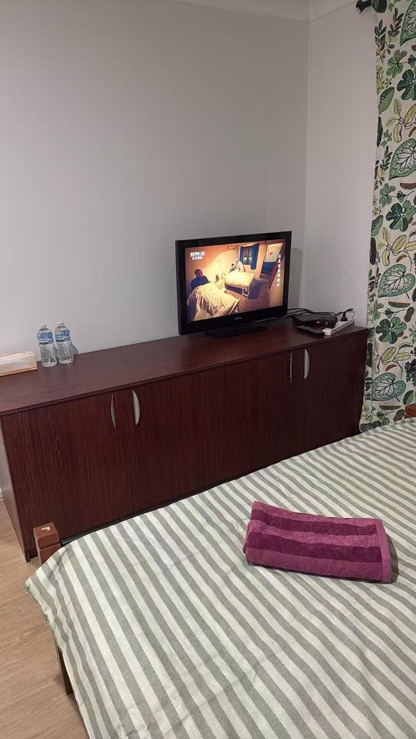 Room 1 Bright Spacious Room Walk to Shops Bed and Breakfast in Kelmscott