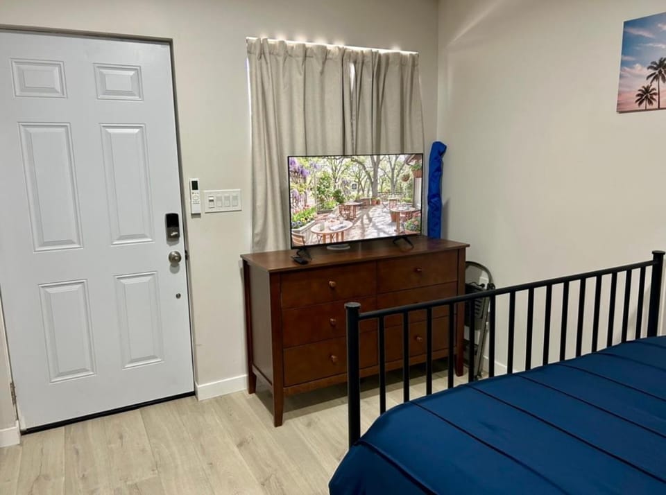 Private Studio, Parking, Kitchen, 15 Mins to SD Apartment in La Mesa
