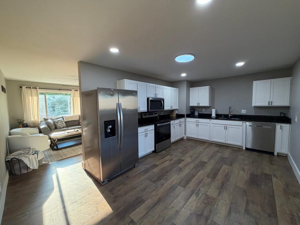 Kitchen or kitchenette, Living room, Seating area