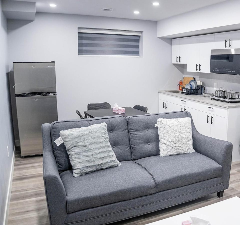 Beautiful Brand New 1BR Suite with Private Entrance Apartment in Winnipeg