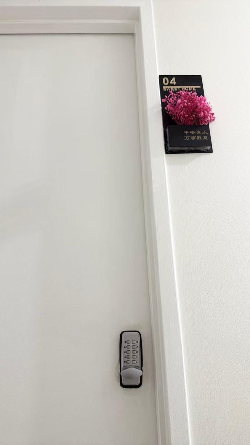 Room 4 Bright Comfortable Room Walk to Shops Bed and Breakfast in Kelmscott