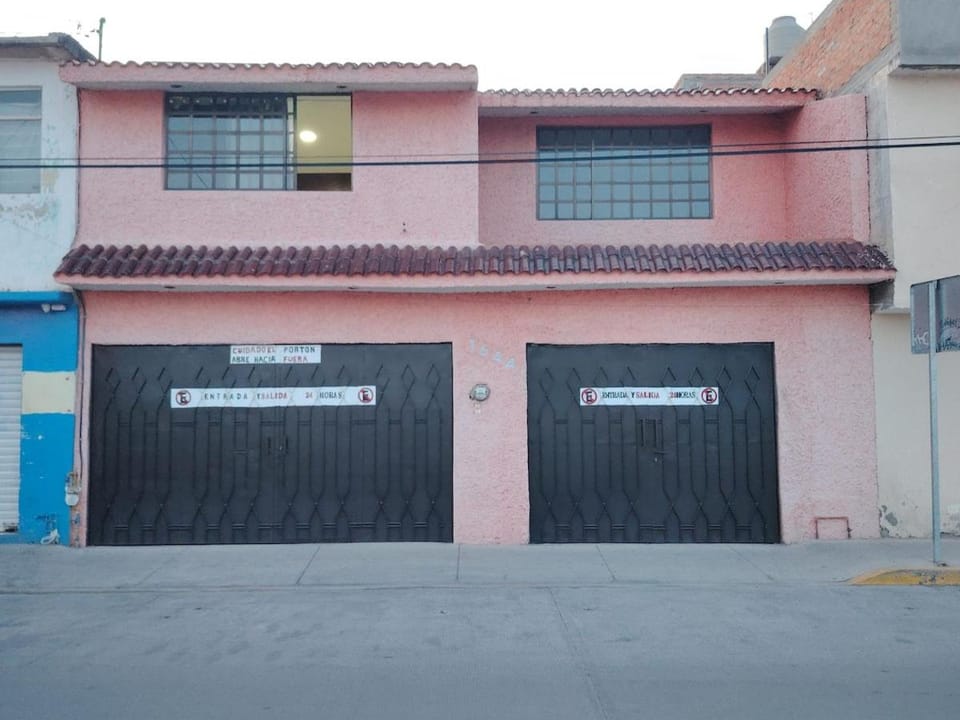 Hermosa, cómoda y amplia casa cerca del centro, zona industrial y feria House in San Luis Potosi
