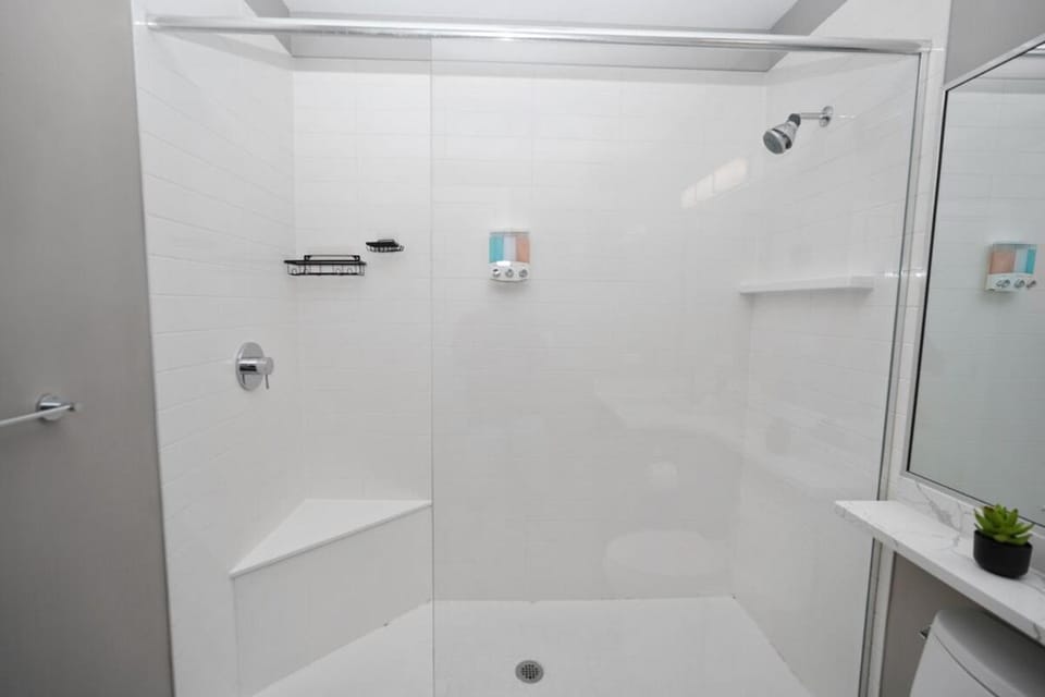 Little Italy 5BR Stay with Optional Parking Apartment in Chicago