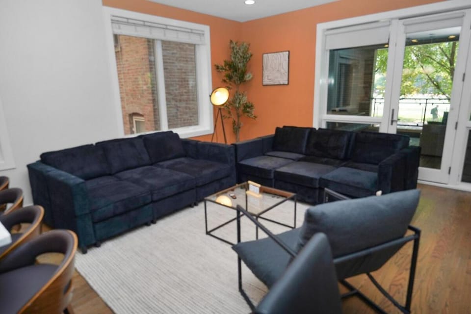 Little Italy 5BR Stay with Optional Parking Apartment in Chicago