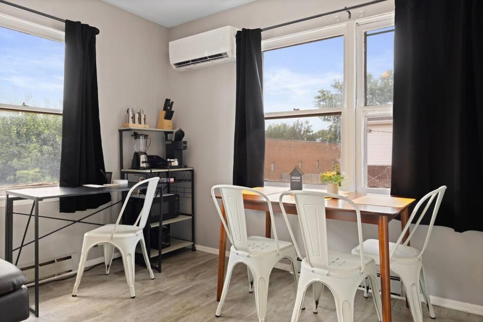 Sleeps 2/Aurora/Ext stay discounts/Wi-fi & Parkng Apartment in Aurora