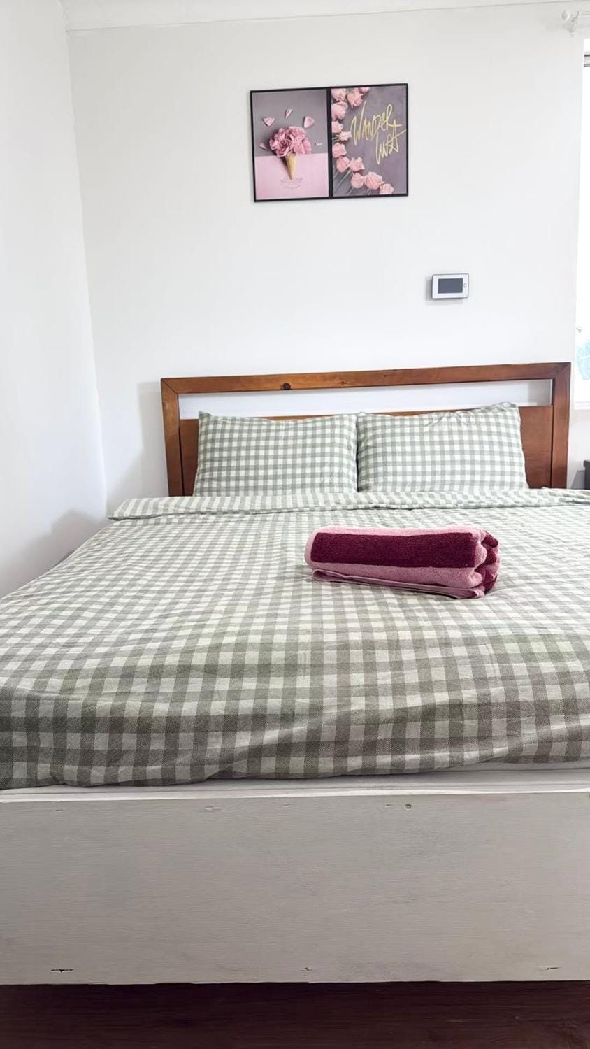 Room 6 Quiet Comfortable Room Walk to Shops Bed and Breakfast in Kelmscott