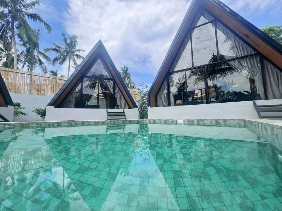 Property building, Day, Swimming pool