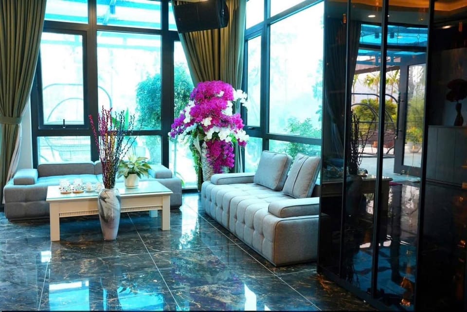 Communal lounge/ TV room, Living room, Seating area