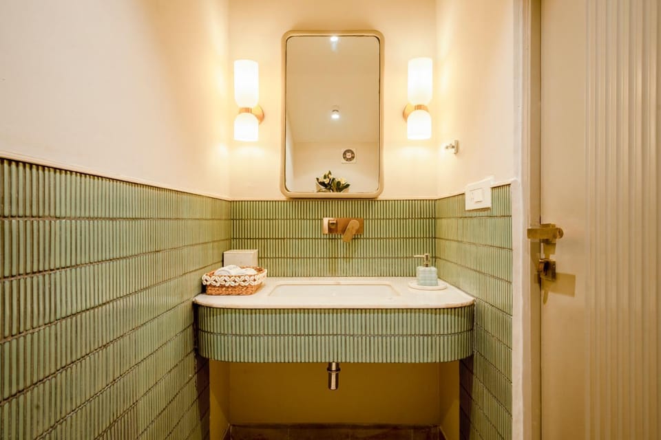 Bathroom, towels
