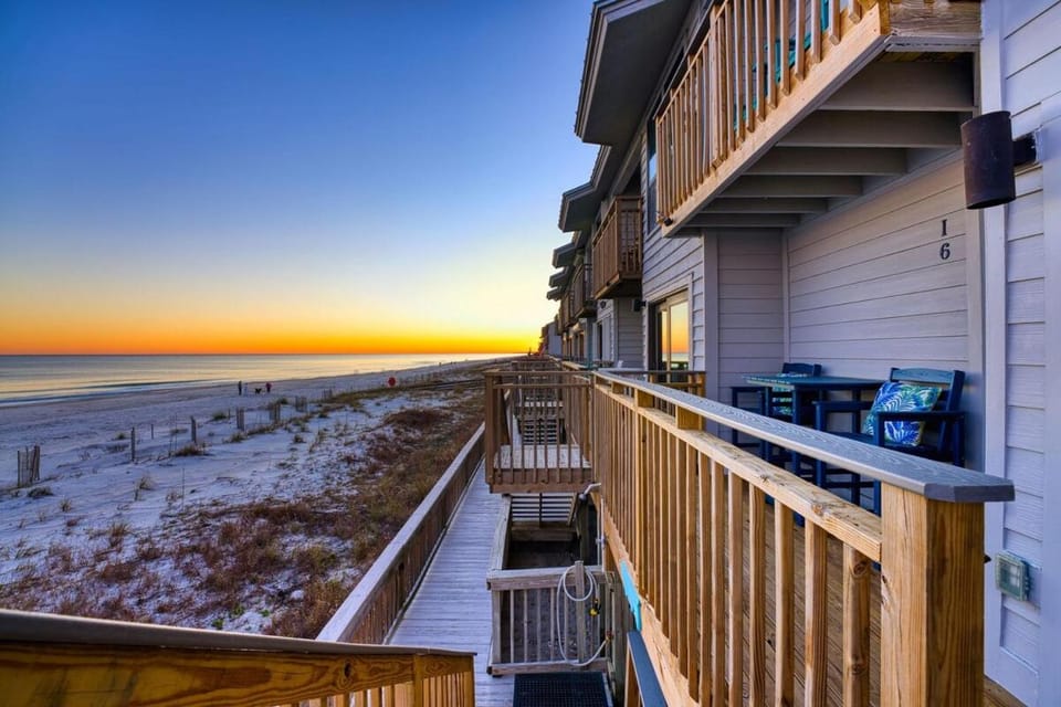 Ocean Breeze Beachfront SGI Villa in Merritt Island
