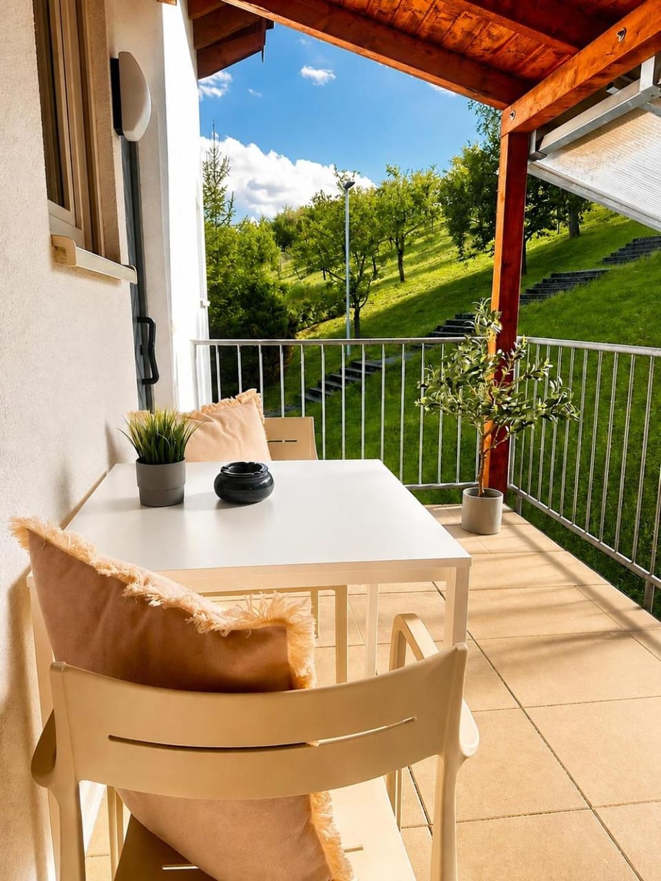 Day, View (from property/room), Balcony/Terrace, Dining area
