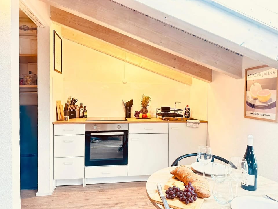 Kitchen or kitchenette, stove