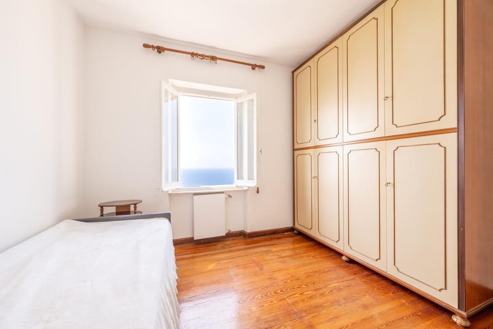 Photo of the whole room, Bedroom, Sea view