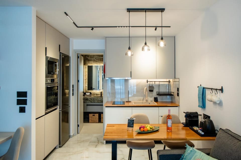 Kitchen or kitchenette, Dining area, oven, stove