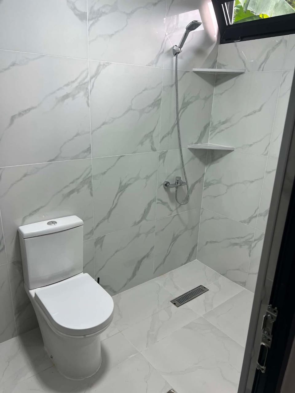 Shower, Toilet
