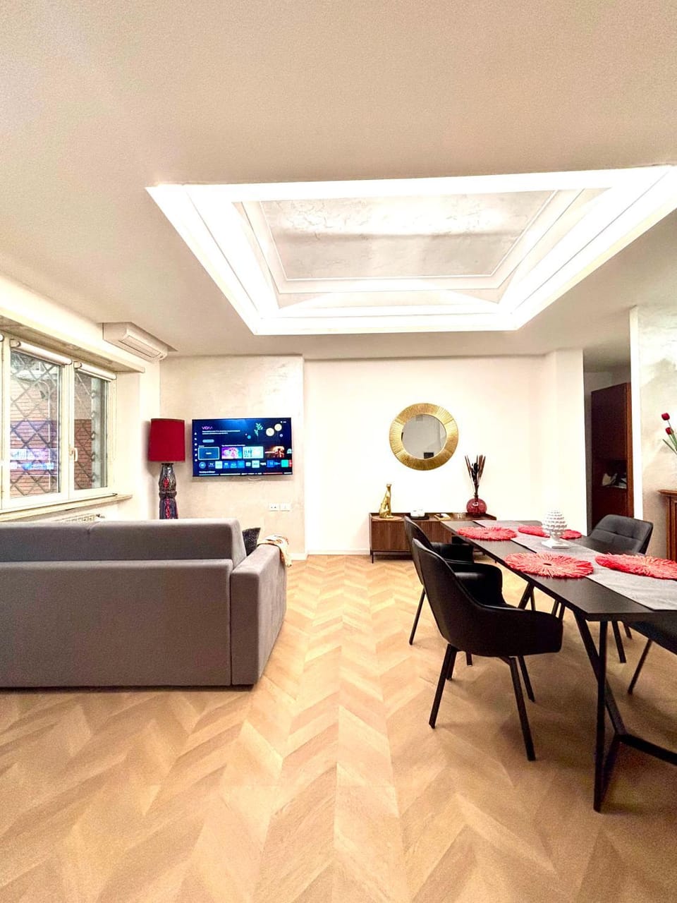 TV and multimedia, Seating area, Dining area