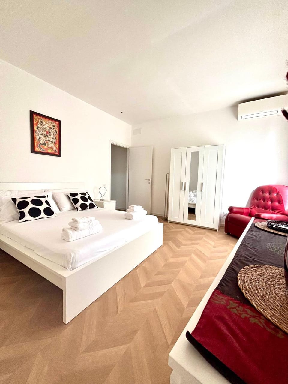 Bed, Photo of the whole room, Bedroom, wardrobe