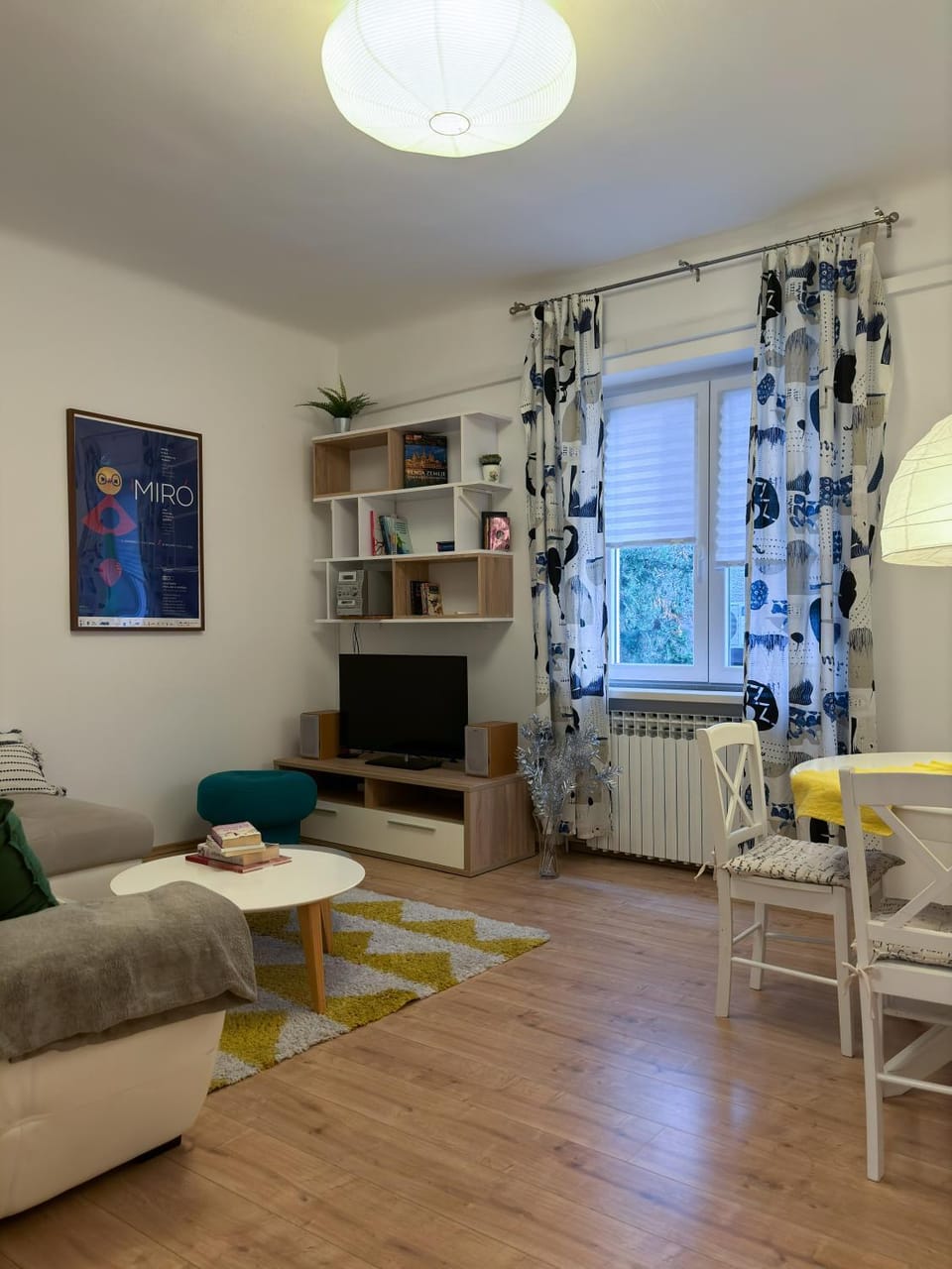 Living room, Seating area, Dining area