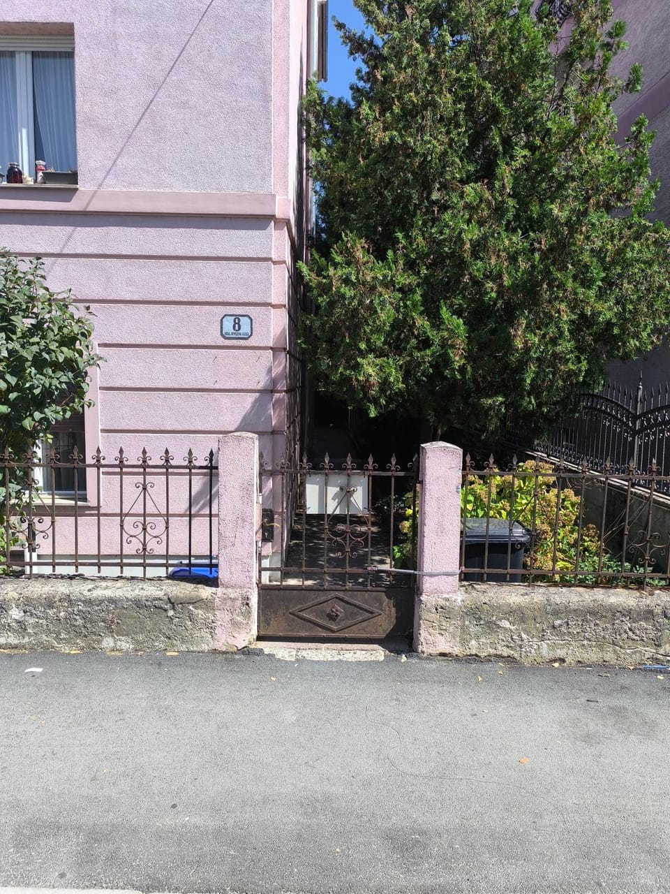Property building, Facade/entrance