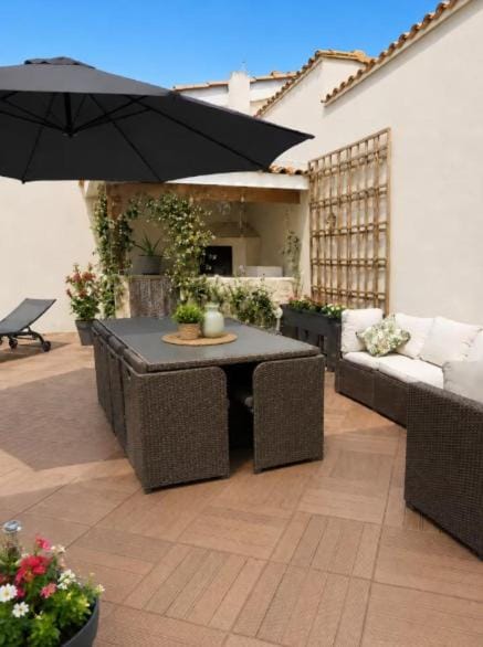 Patio, Dining area