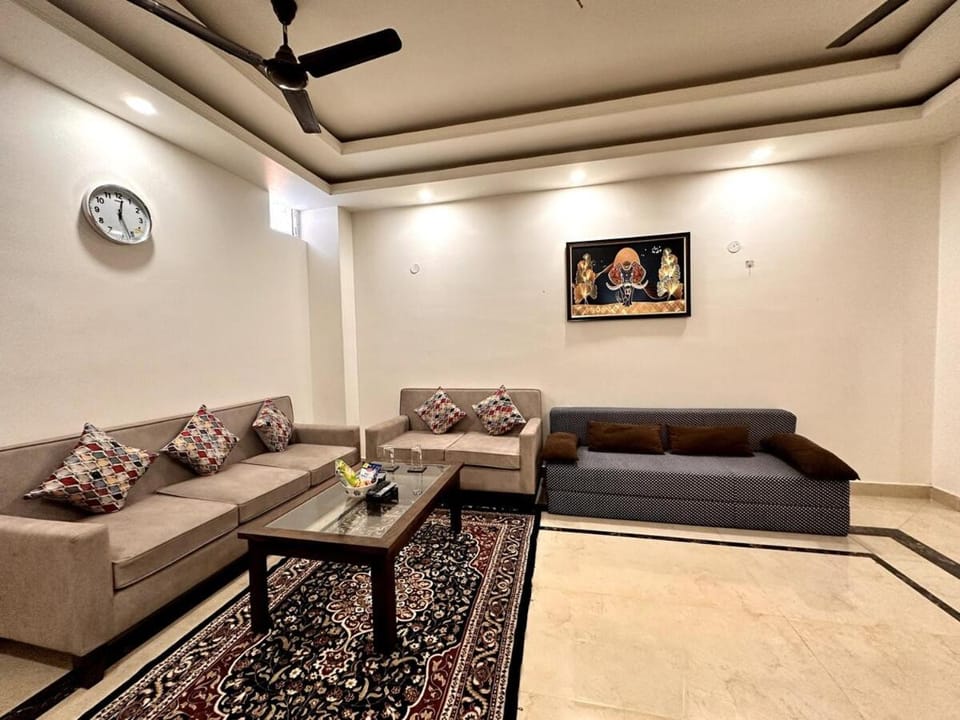 Couple & Family Friendly Rishikesh Homestays - Mountain View - 85 the Ganges Apartment in Rishikesh