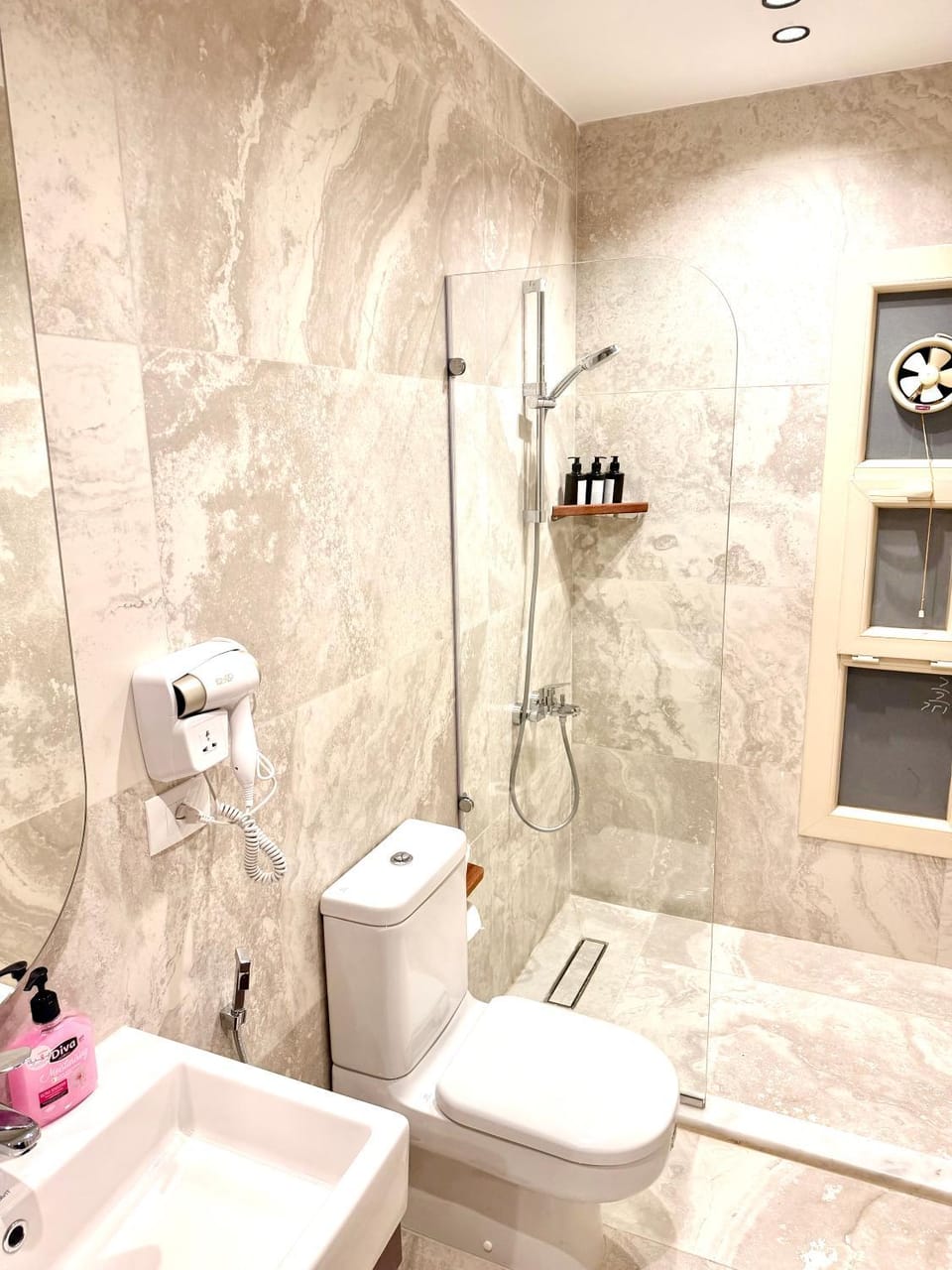 Shower, Toilet, Bathroom, Bath, towels
