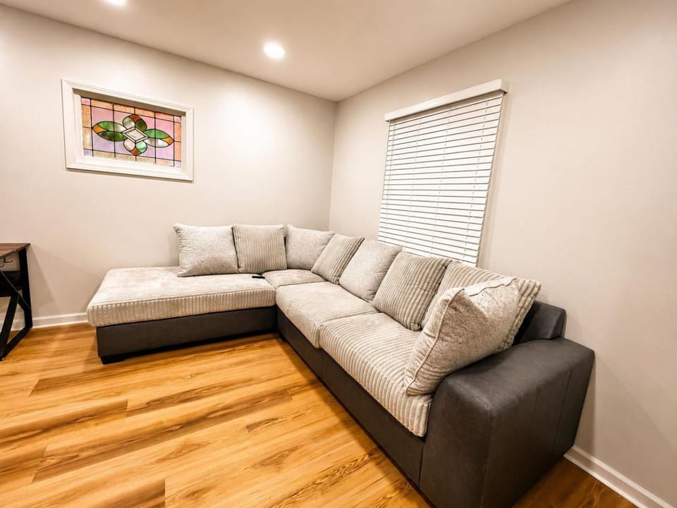 Living room, Photo of the whole room, Seating area