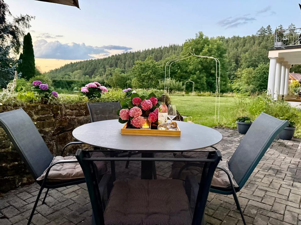 Patio, Day, Natural landscape, Garden, Dining area, Food, Garden view