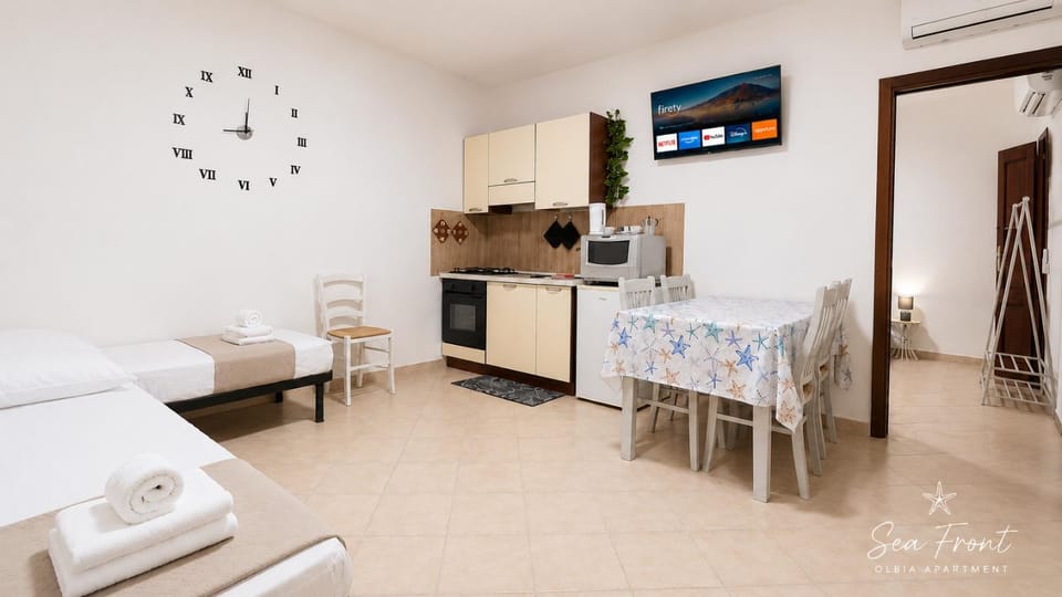Kitchen or kitchenette, Living room, Seating area, Dining area, oven, stove