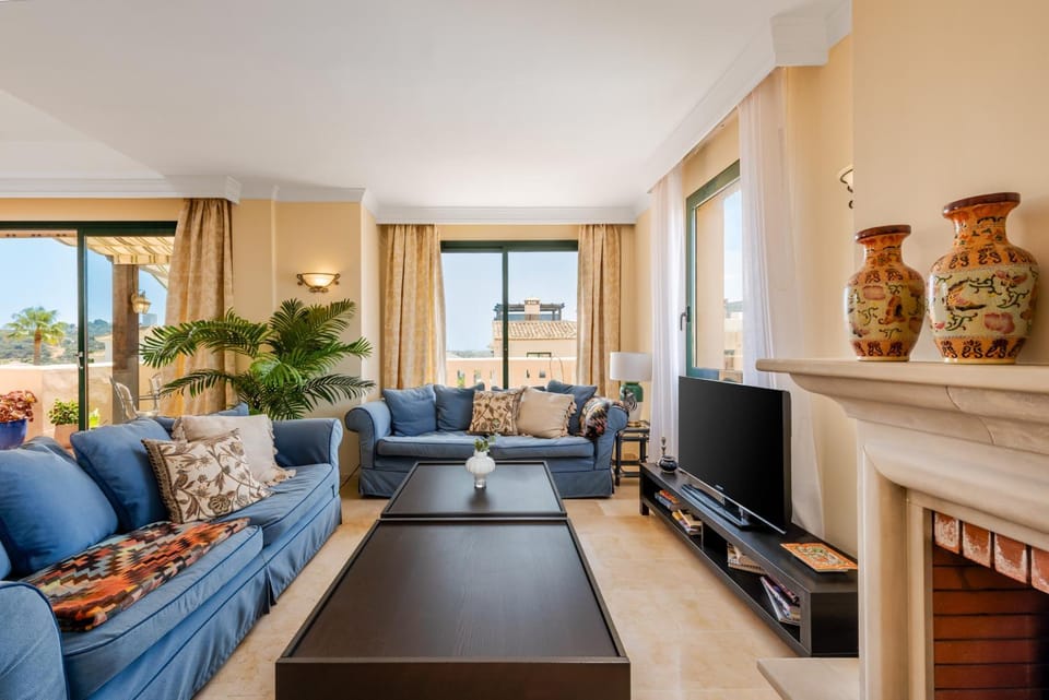 Communal lounge/ TV room, Living room