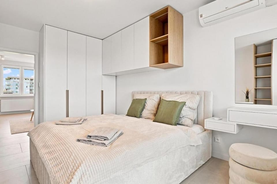 Bed, Photo of the whole room, Bedroom, towels, wardrobe, air conditioner
