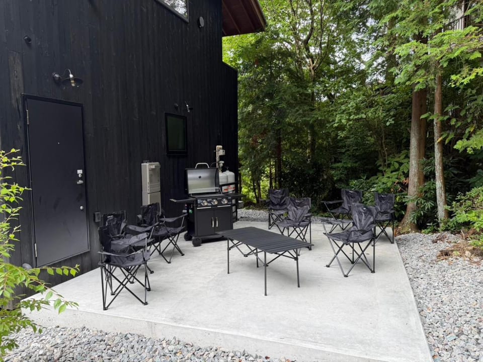 Property building, Patio, Day, BBQ facilities, Garden