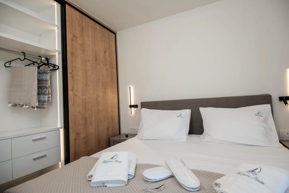 Bedroom, wardrobe