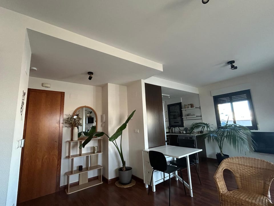 Kitchen or kitchenette, Seating area, Dining area