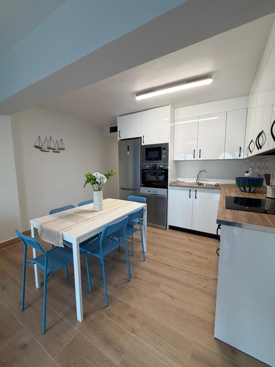 Kitchen or kitchenette, dishwasher, oven, pet friendly, stove