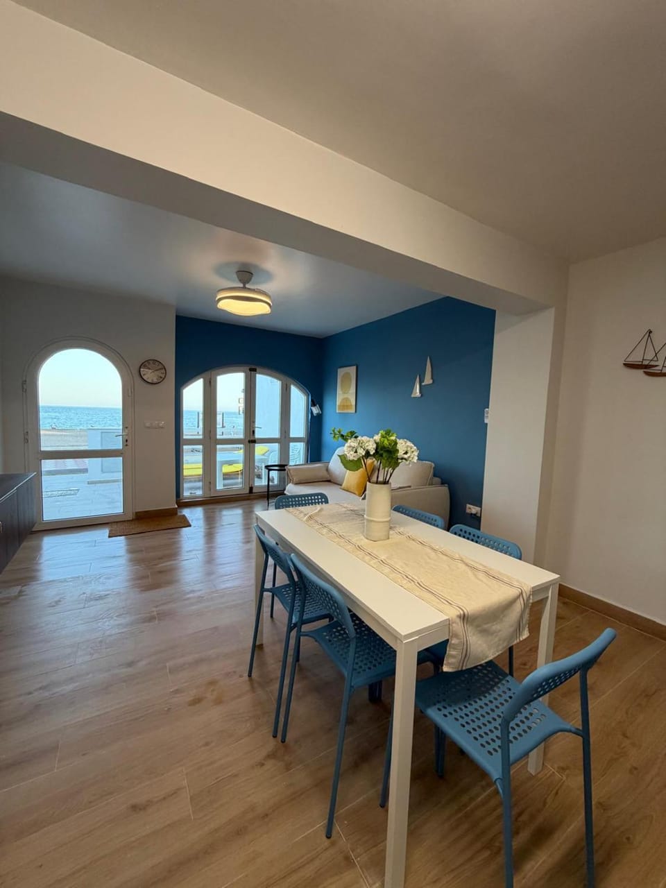 Living room, Seating area, Dining area