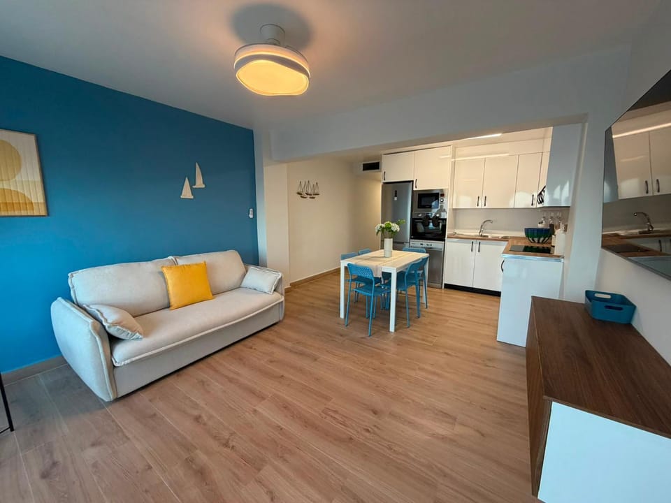 Kitchen or kitchenette, Living room, Seating area, Dining area, pet friendly, stove