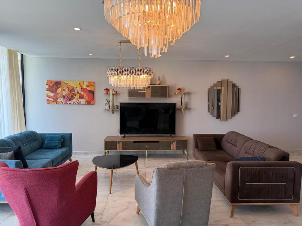 Communal lounge/ TV room, TV and multimedia, Living room, Seating area, Evening entertainment